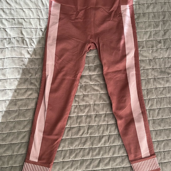 Fabletics Seamless Euphoria 2-piece Outfit - Picture 4 of 5